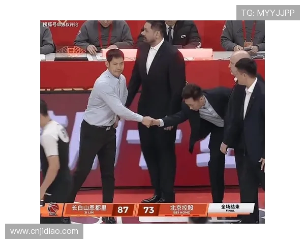 张庆鹏坚信困难终会过去人员齐整助球队走出低谷重回赛场正轨拼搏前行